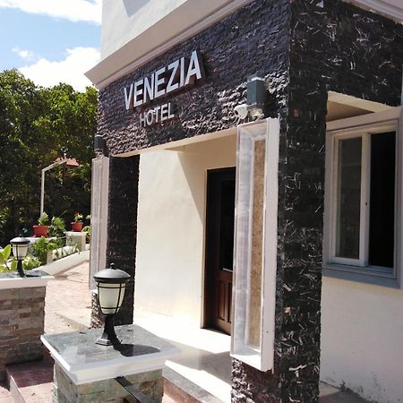 Venezia Suites Hotel Iloilo Экстерьер фото