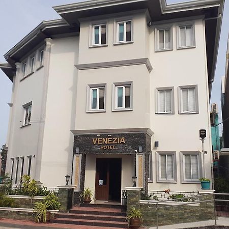 Venezia Suites Hotel Iloilo Экстерьер фото