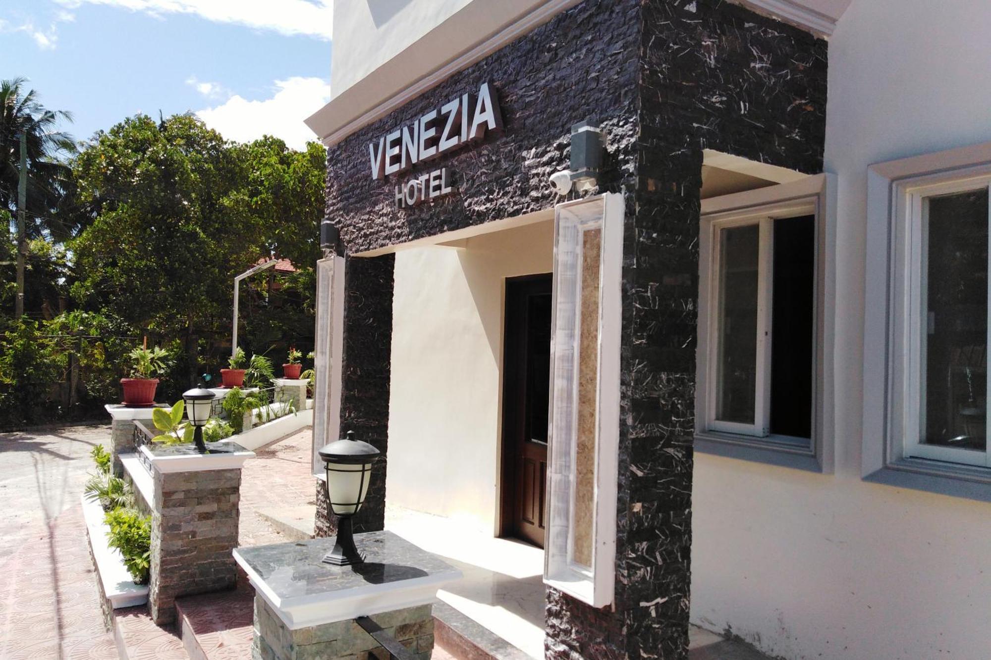 Venezia Suites Hotel Iloilo Экстерьер фото
