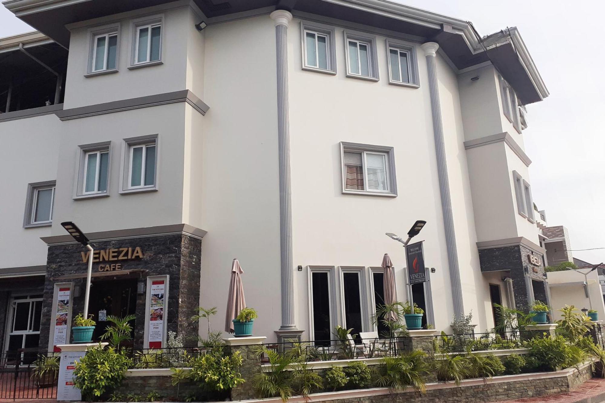 Venezia Suites Hotel Iloilo Экстерьер фото