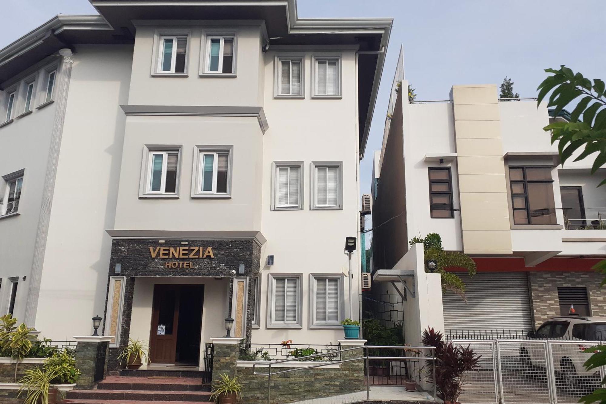 Venezia Suites Hotel Iloilo Экстерьер фото