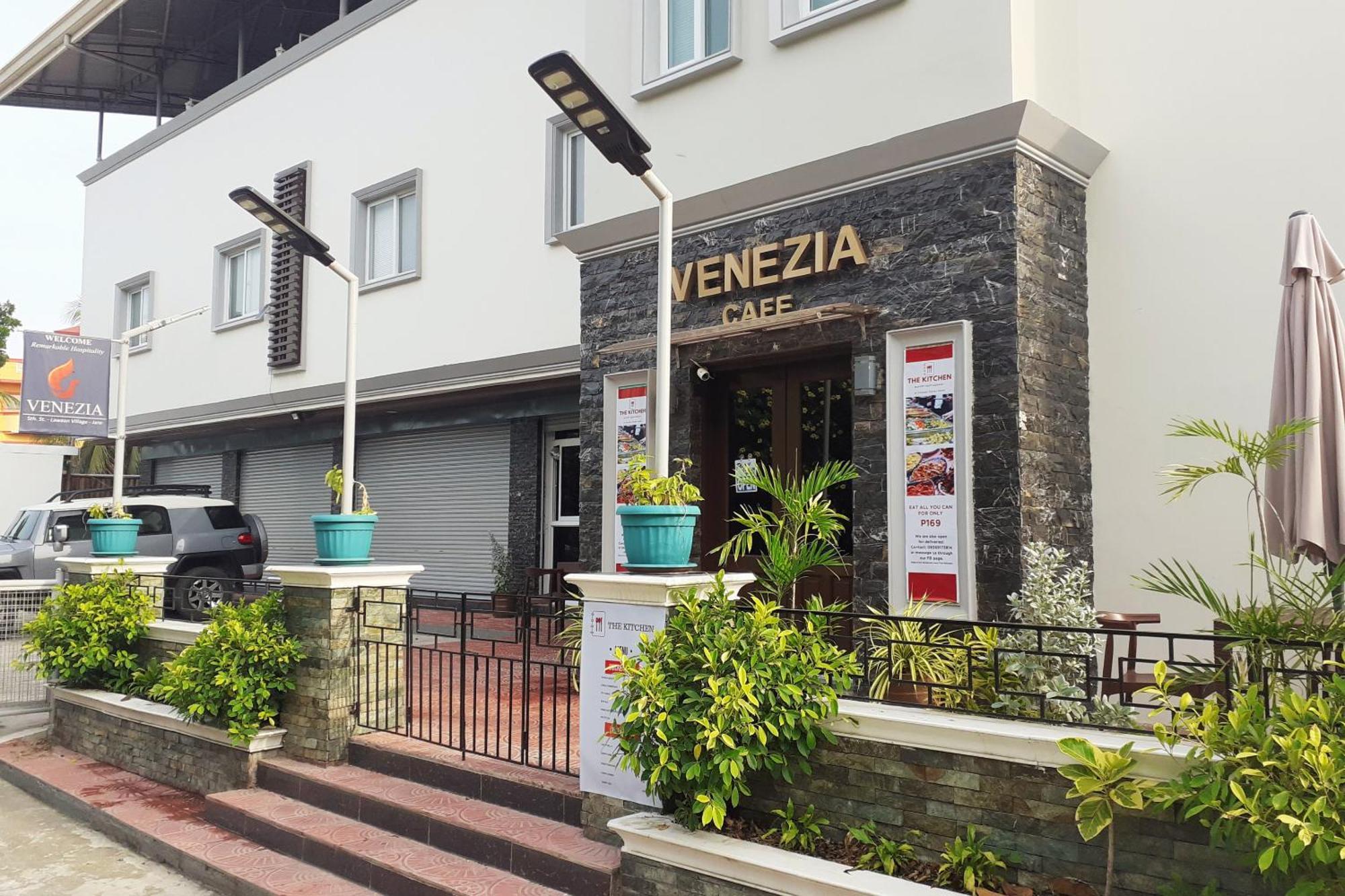 Venezia Suites Hotel Iloilo Экстерьер фото