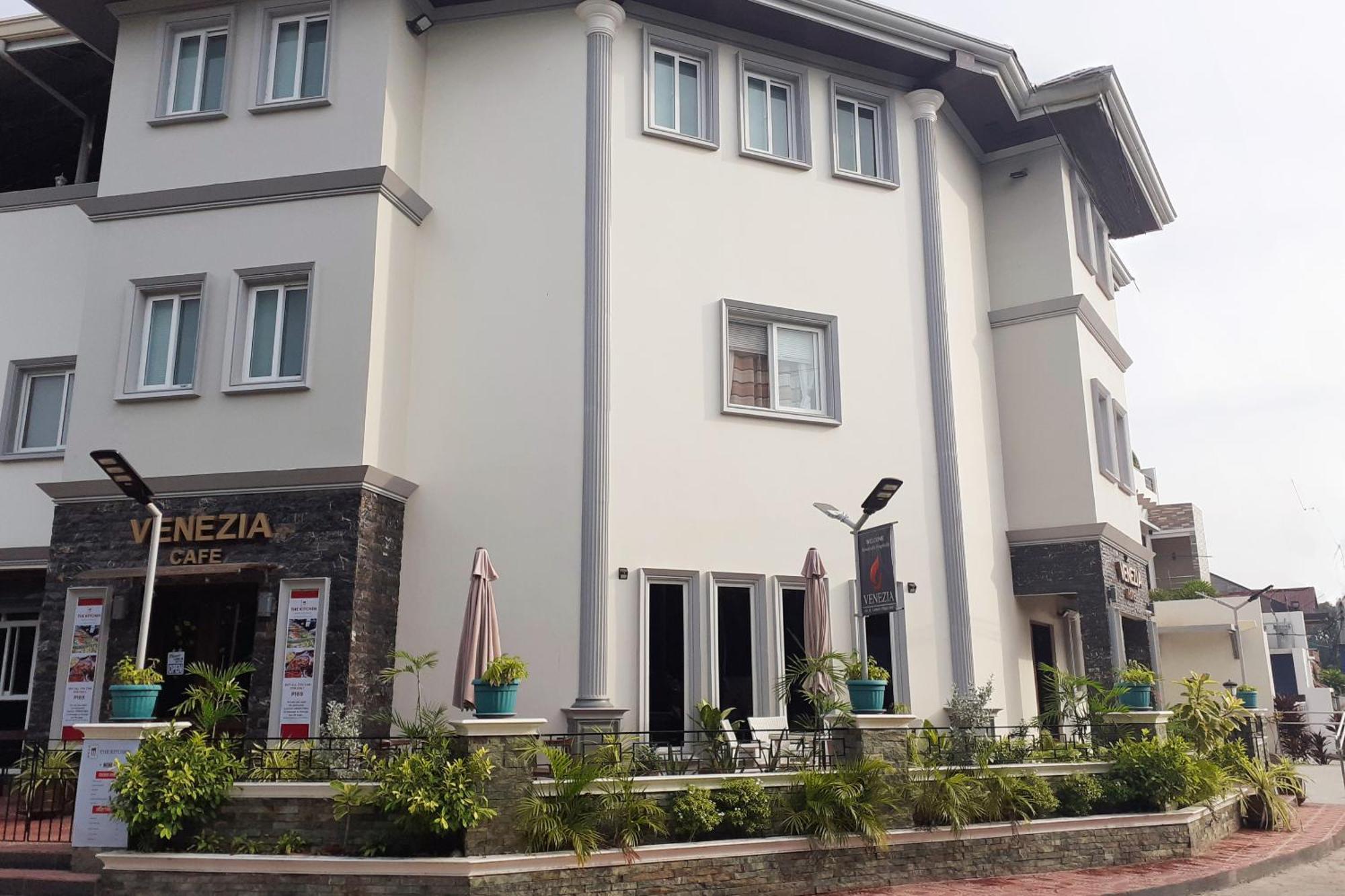 Venezia Suites Hotel Iloilo Экстерьер фото