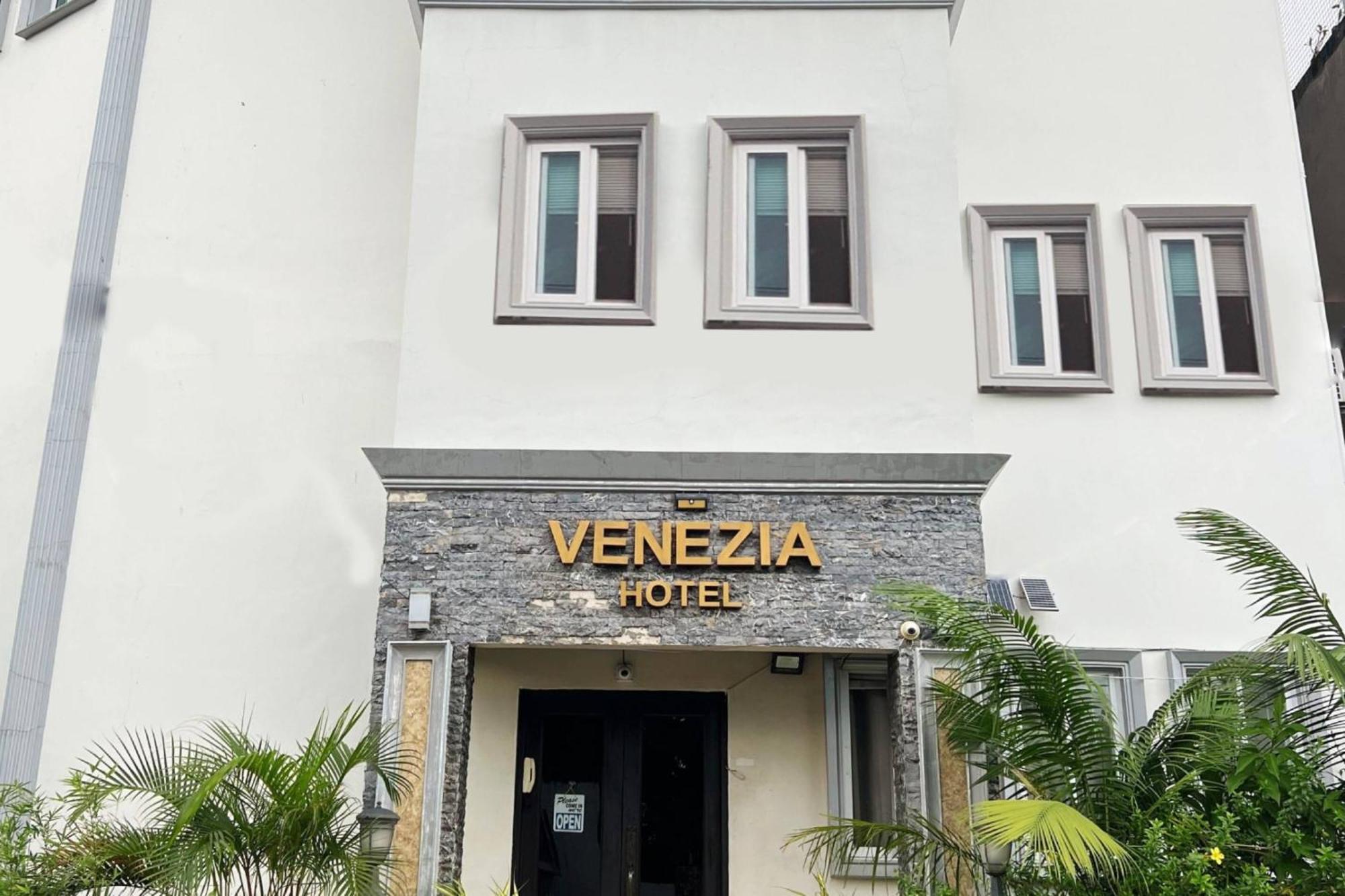 Venezia Suites Hotel Iloilo Экстерьер фото