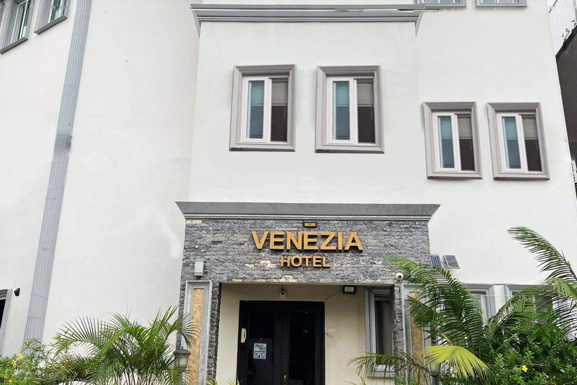 Venezia Suites Hotel Iloilo Экстерьер фото